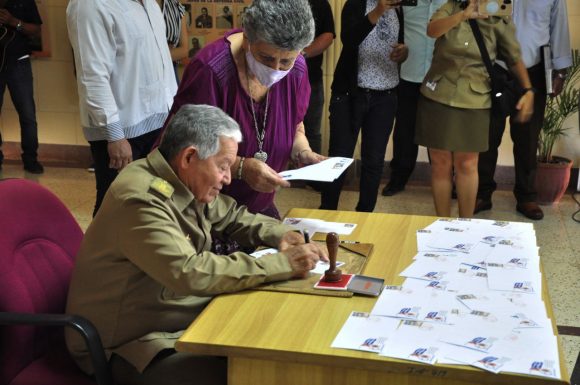 Envía Raúl Castro felicitación al Sistema de la Defensa Civil en su aniversario 60