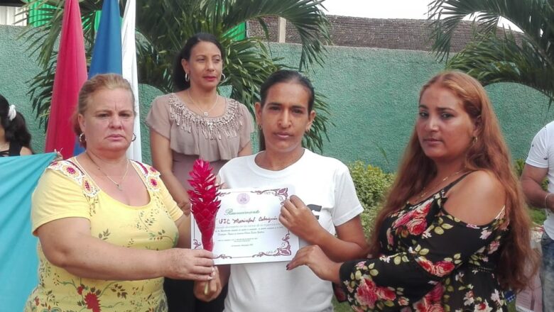 Conmemoran mujeres de Cabaiguán el 62 aniversario de la FMC (+ Audio y Fotos)