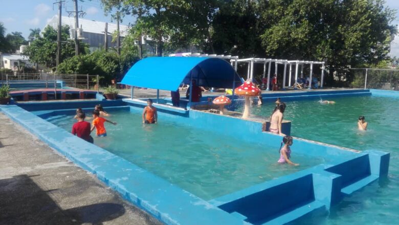 Reabren servicios en la piscina del central de Guayos, en saludo al aniversario 96 del natalicio del Comandante en Jefe (+ Fotos)
