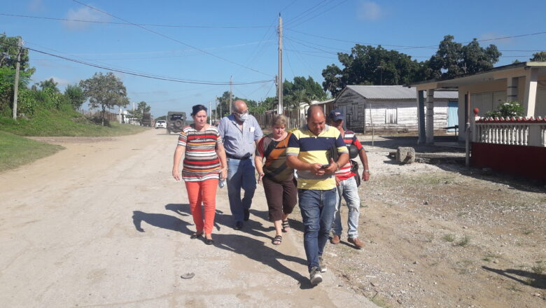 Gobernadora provincial del Poder Popular en Sancti Spíritus chequea en Neiva labores de transformación comunitaria (+ Fotos)