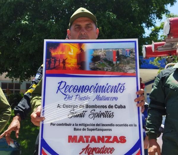 Bomberos espirituanos reciben el abrazo de su pueblo al regreso de la misión en Matanzas (+fotos)
