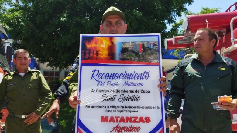 Bomberos espirituanos reciben el abrazo de su pueblo al regreso de la misión en Matanzas (+fotos)