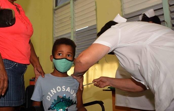 Comenzó en Cuba vacunación de refuerzo anticovid para niños de dos a 11 años