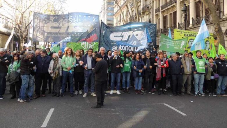 Miles de argentinos marchan en apoyo a Cristina Fernández
