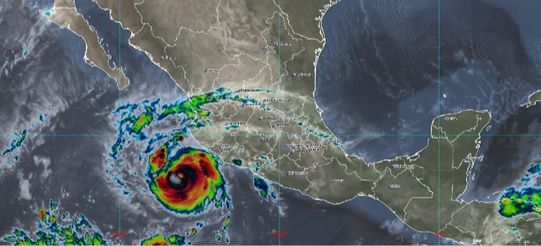 Huracán Roslyn se intensifica a categoría 3 mientras se acerca a México