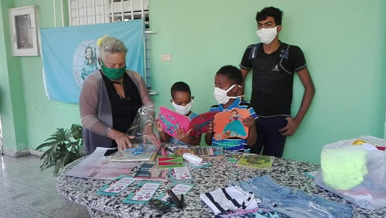 Federadas cabaiguanenses donan libros y prendas de vestir al Hogar de Niños Sin Amparo Familiar del municipio