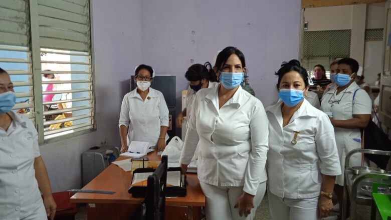Reconocen a profesionales cabaiguanenses de la Salud en la batalla por la vida