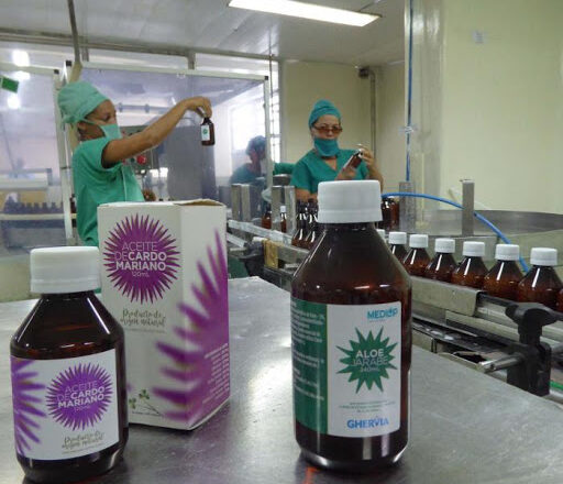 Continúan producción y venta de jarabes anticatarrales en unidades farmacéuticas de Cabaiguán