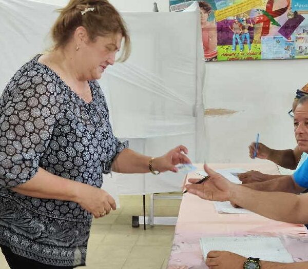 Primera Secretaria del Partido en Sancti Spíritus ejerce su derecho al voto en Cabaiguán