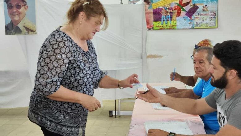 Primera Secretaria del Partido en Sancti Spíritus ejerce su derecho al voto en Cabaiguán