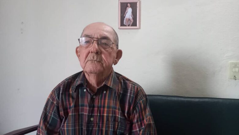 Luís el enfermero con 89 años es un ejemplo de trabajador de la salud en Cabaiguán