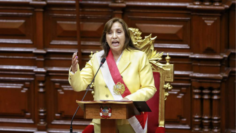 Primera mujer presidenta en Perú ofrece gobierno de ancha base