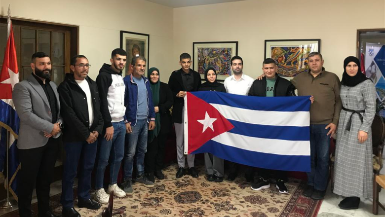 Jóvenes palestinos agradecen becas de estudio a Cuba