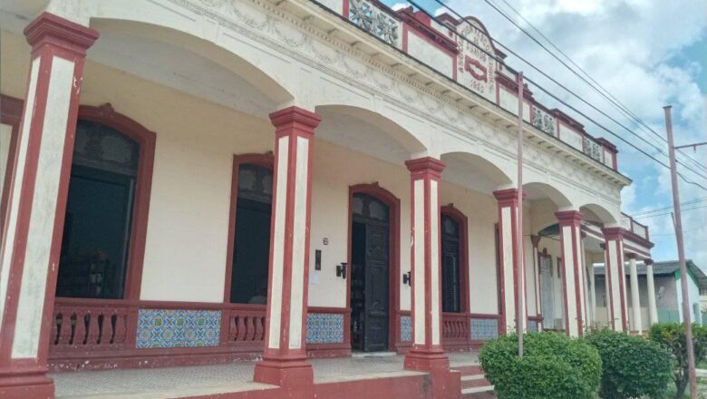 Biblioteca de Guayos