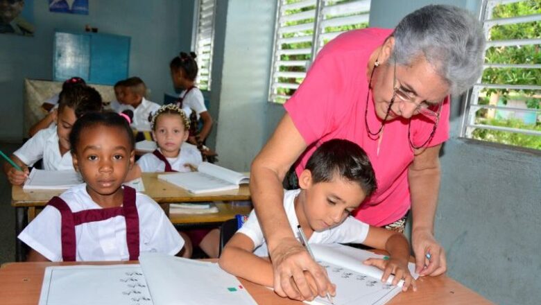 Apoyan maestros jubilados proceso docente-educativo en Sancti Spíritus