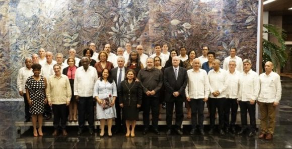 Presentan juramento 27 nuevos embajadores cubanos