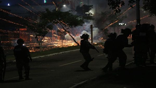 Golpistas bolivianos atentan contra sede policial en Santa Cruz