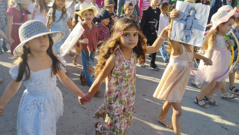 Realizaron en Cabaiguán desfile martiano por el aniversario 170 del natalicio del Apóstol (+ Fotos)