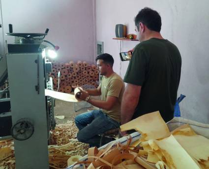 Láminas de madera con sello cabaiguanense