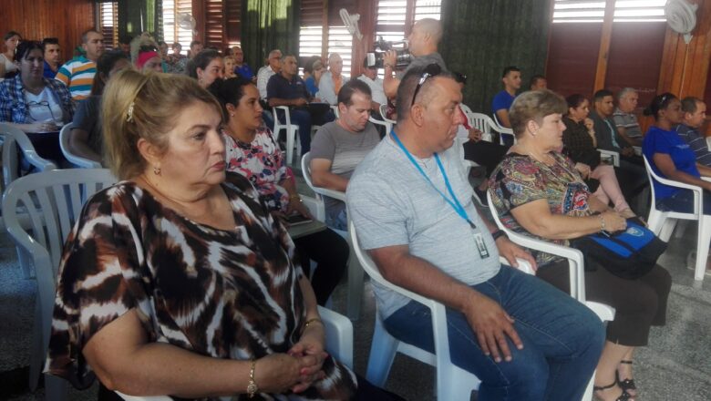 Candidatos a diputados a la Asamblea Nacional del Poder Popular intercambian con el pueblo cabaiguanense