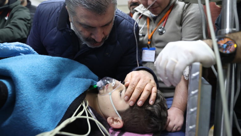 Rescatan a un niño y dos hombres diez días después del devastador terremoto en Turquía