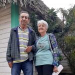 Roberto, el “Ciclón de Cuatro Esquinas” arriba a los 80 y sigue tocando el laúd