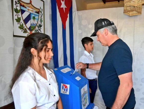 Presidente cubano ejerce su derecho al voto en elecciones nacionales