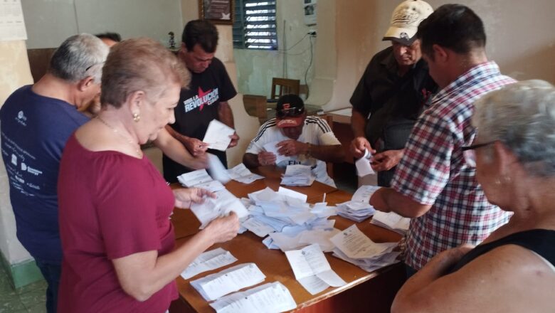Colegios Electorales de Cabaiguán realizan el escrutinio público de los votos (+ Fotos)
