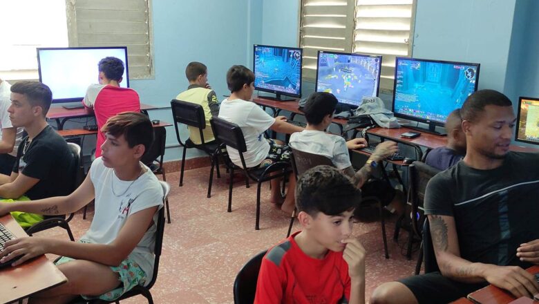 Clics de Joven Club de Computación animarán semana de receso docente en Cabaiguán