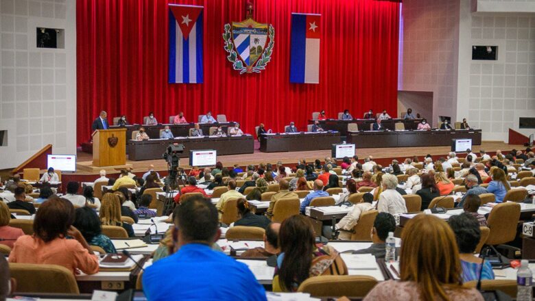 Dos mandatarios cubanos: el Jefe de Gobierno y el Jefe de Estado
