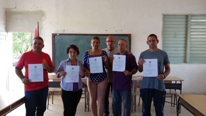 Reciben profesores del deporte en Cabaiguán categorías docentes de Especialista y Especialista principal