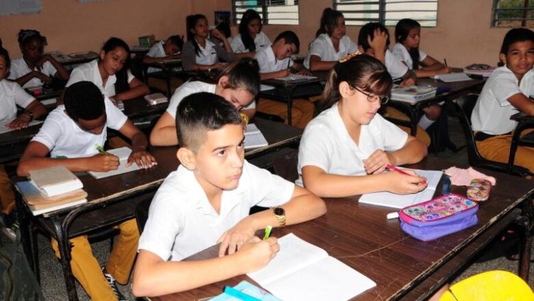 Alista fin de curso secundaria básica cabaiguanense (+ Audio)