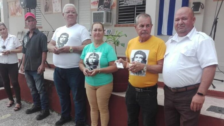 Entregan Sello 8 de Octubre a aniristas destacados en Sancti Spíritus