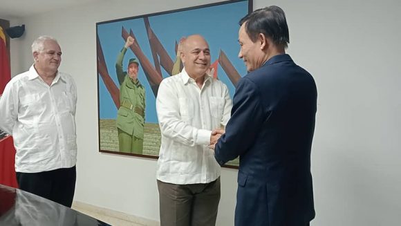 Recibe Morales Ojeda a dirigente partidista vietnamita