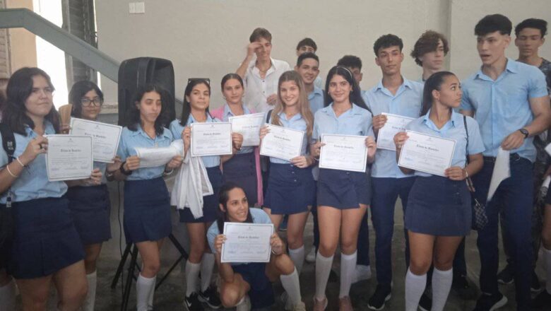 Gradúa pre universitario de Cabaiguán 156 nuevos bachilleres (+ Fotos)