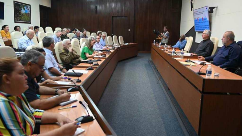 Presidente de Cuba examinó preparativos del nuevo curso escolar