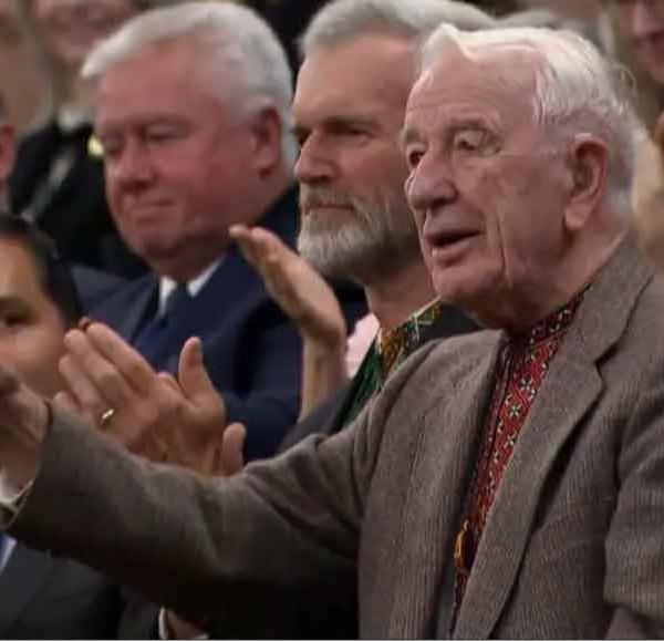 Polonia exige disculpas por presencia de nazi en Parlamento de Canadá