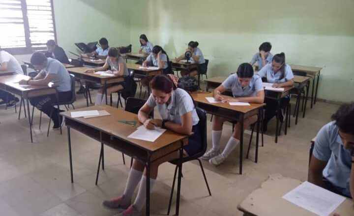 Cabaiguanenses a las puertas de la universidad