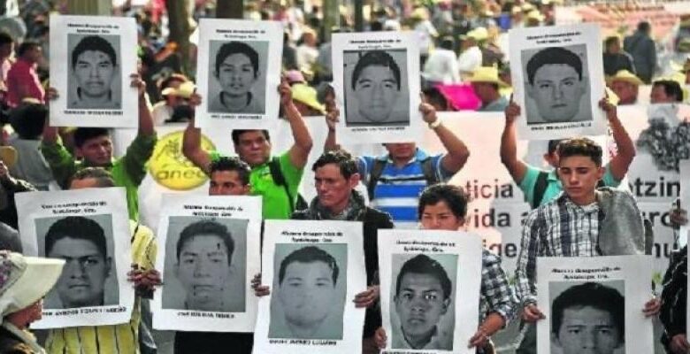 Padres de los 43 de Ayotzinapa reciben reveladora documentación