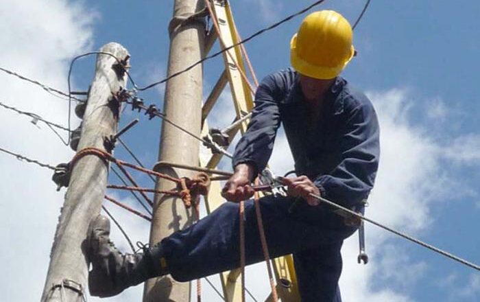 Inmersos eléctricos de Cabaiguán en la solución de planteamientos de la población (+Audio)