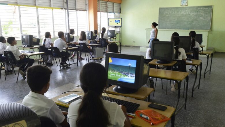 Apuestan docentes cabaiguanenses por el uso de las nuevas tecnologías