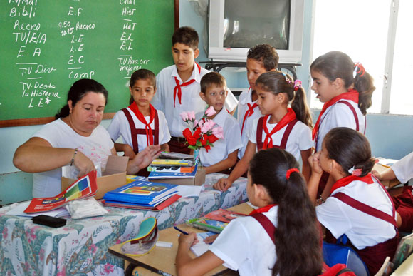 Celebra Cabaiguán la labor de sus educadores en jornada que se extenderá hasta el venidero 22 de diciembre