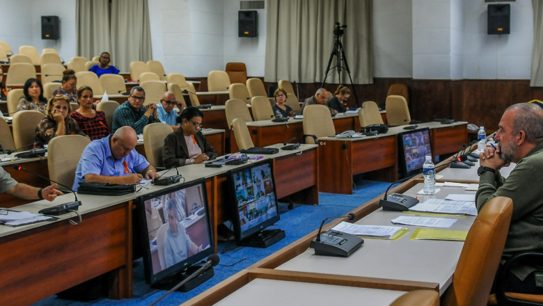 Marrero y gobernadores analizan cumplimiento del programa de la vivienda