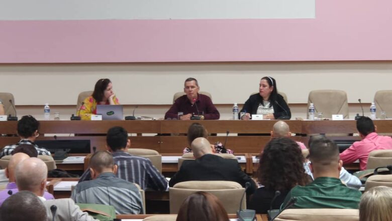 Entre la credibilidad y las redes: la prensa cubana a debate (+Fotos)