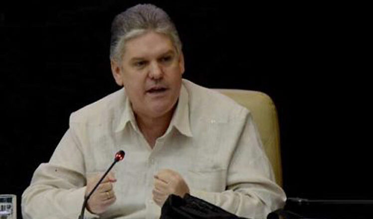 Ministros en Cuba argumentan medidas económicas a opinión pública