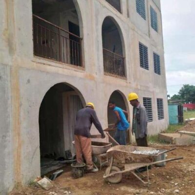 Constructores de Sancti Spíritus no se detienen a pesar de los obstáculos