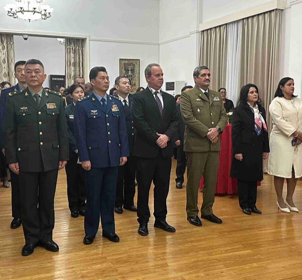 Oficiales cubanos celebran en China día de las FAR