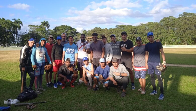 Equipo de béisbol de Cabaiguán engrasa su maquinaria