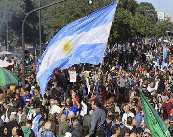 Trabajadores de Sanidad realizan paro en Argentina