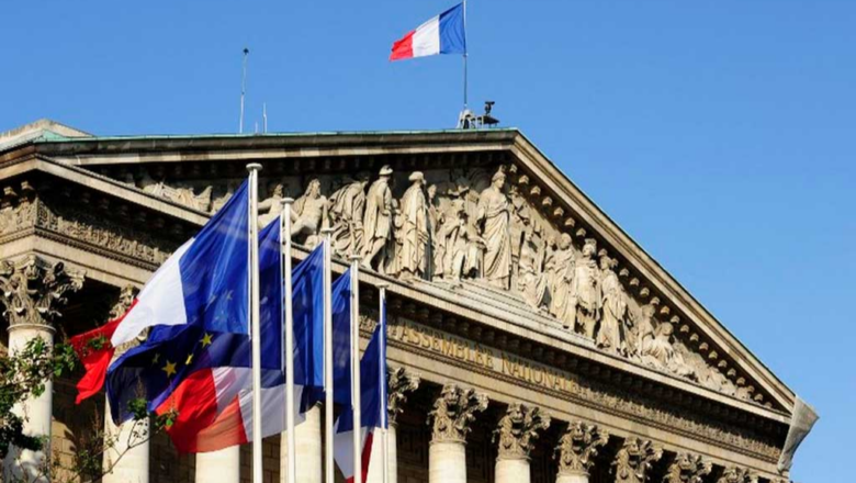 Parlamento francés vota constitucionalizar el aborto